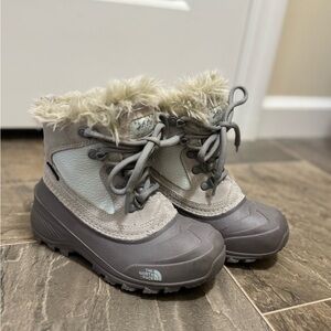 The North Face Youth Snow Boot, size 13